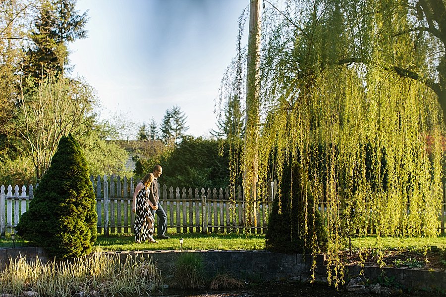 langley-backyard-engagement-photos_0001